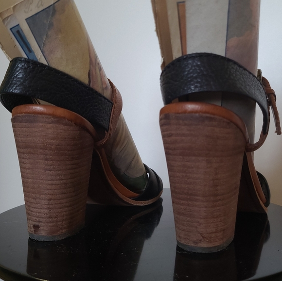 Frye - Black and Brown Leather Block Heeled Sandal - Size 9 - Picture 6 of 11